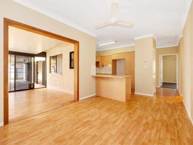 OVERSIZED FAMILY HOME 4 BEDROOMS / 4 LIVING AREAS CENTRAL TO EVERYTHING THAT MATTERS