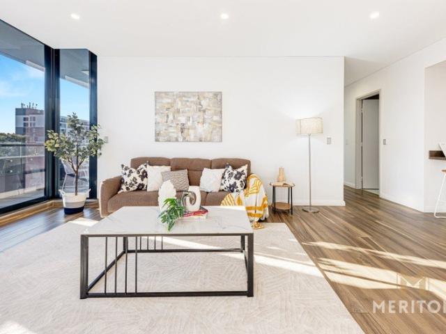 Oversized inner Sydney apartment with sunny indoor/outdoor living