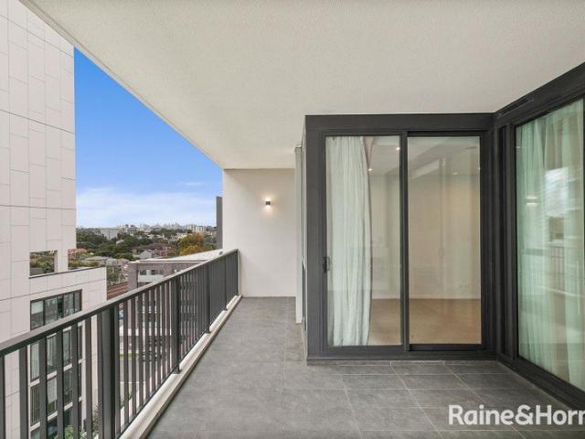 Oversized One Bedder In Central Location