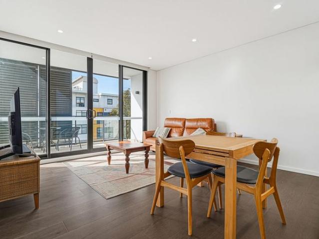 Oversized One Bedroom Apartment Offering Modern Convenience