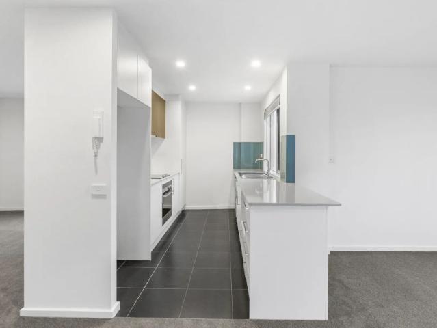 OVERSIZED ONE BEDROOM APARTMENT WITH 2 LARGE LIVING AREAS