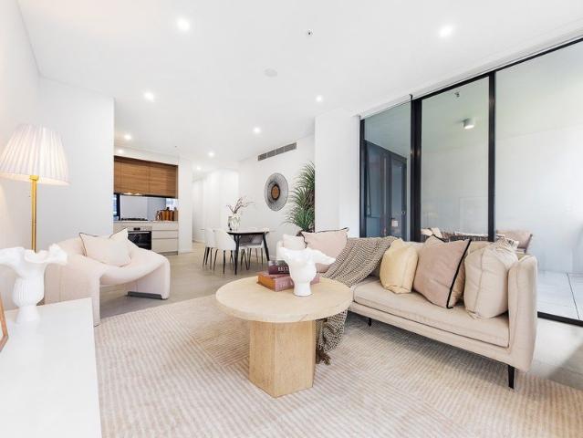 Oversized One Bedroom Apartment with Study