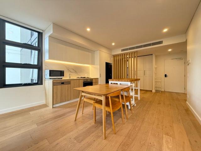 Oversized One Bedroom Apartment with Study | Parkside Living