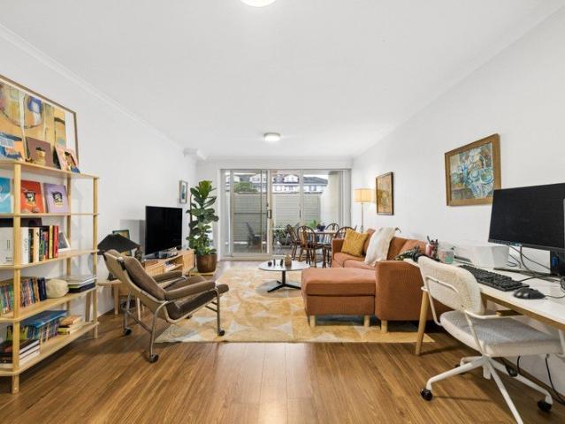 Oversized One Bedroom Apartment with Sunlit Entertainer's Terrace