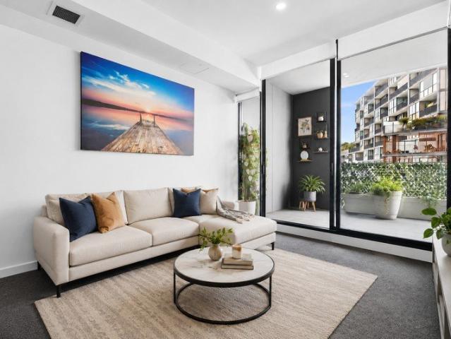 OVERSIZED ONE BEDROOM APARTMENT!