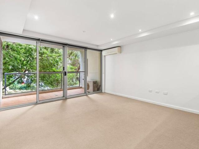Oversized one bedroom apartment