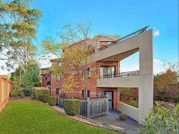 Oversized One Bedroom + Study Nook in an Ultra Convenient Lifestyle Setting