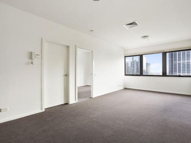 Oversized one bedroom plus study