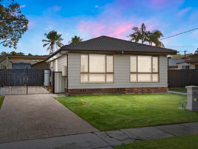Oversized Outdoor Entertaining & Extra Parking