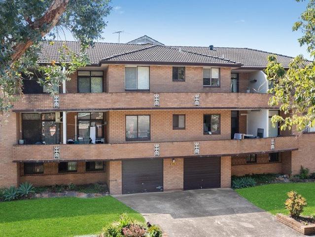 Oversized Low Maintenance Apartment in Central Pocket