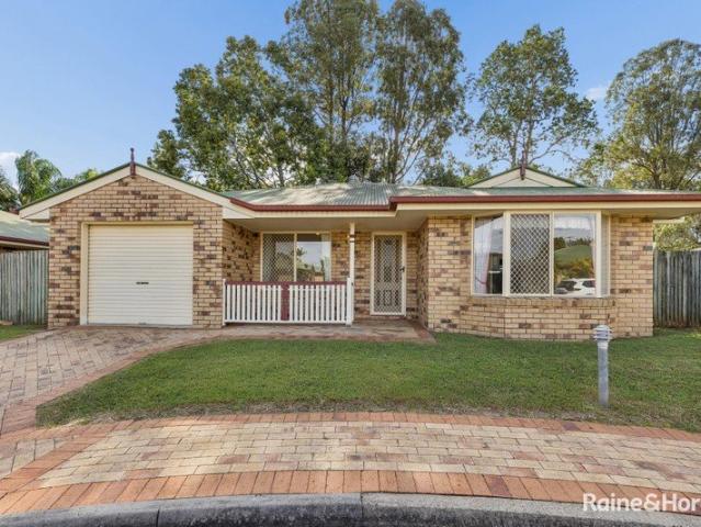 Oversized low maintenance villa offering outstanding convenience