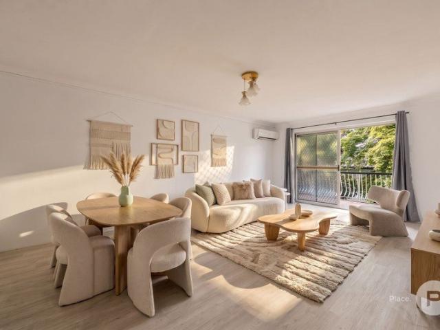Oversized Living in a Boutique Lutwyche Block