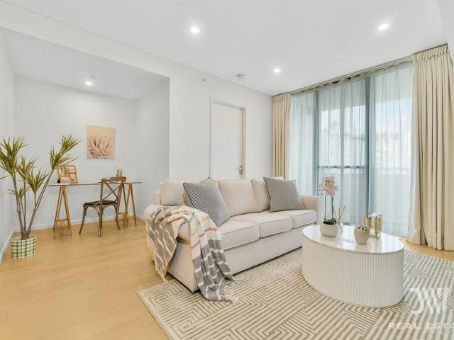 Oversized luxury 2 bedroom apartment plus study in Green Square Town Centre