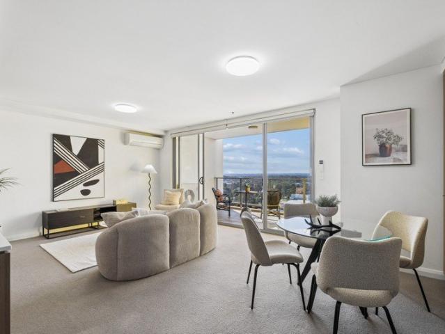 Oversized Modern Apartment Offering Space, Style & Convenience