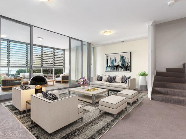 Oversized Modern Split Level Apartment SPECIAL LEVY PAID BY OWNER