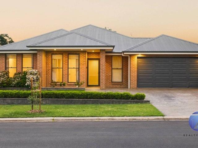 OVERSIZED MCDONALD JONES HOMES 11 YEARS YOUNG !