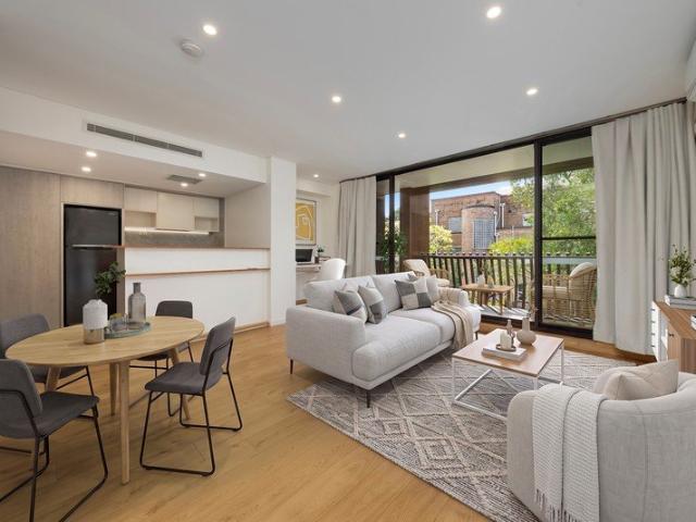 Oversized North Facing Apartment with Study Nook