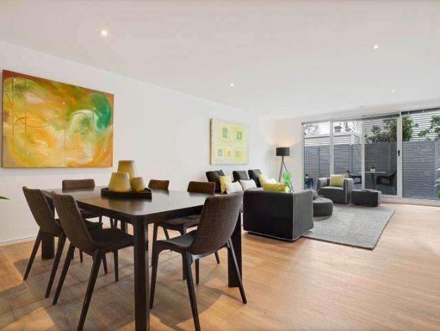 Oversized North Facing Beauty in Boutique Block
