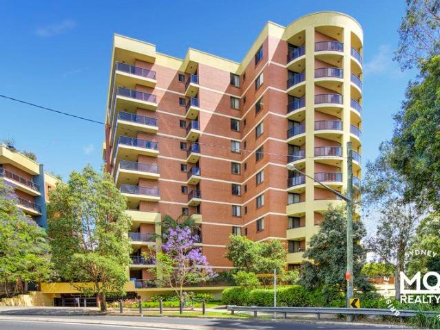 OVERSIZED NORTH FACING FULL BRICK APARTMENT /152SQM TOTAL / SIDE BY SIDE 2 CAR SPACES