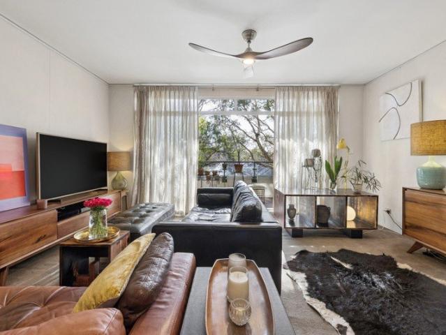 Oversized North Facing Studio in a Prime Lifestyle Setting