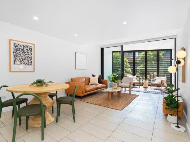 OVERSIZED NORTH FACING TWO BEDROOM PLUS FLEXIBLE ROOM