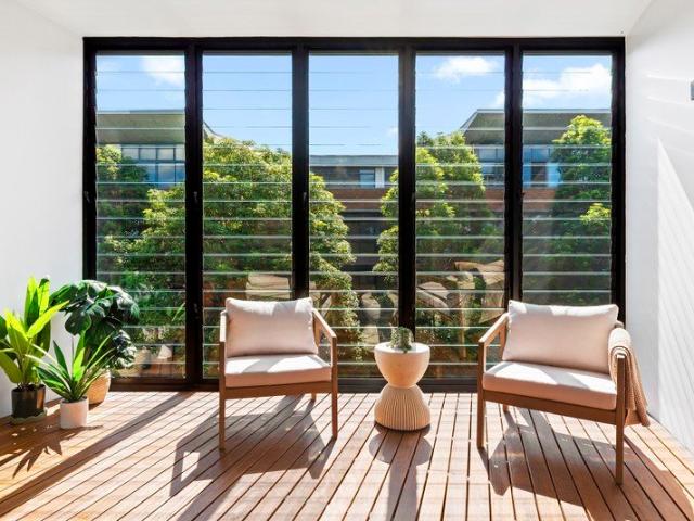 OVERSIZED NORTH FACING TWO BEDROOM PLUS FLEXIBLE ROOM