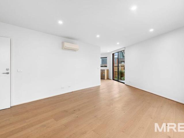 Oversized new townhouse