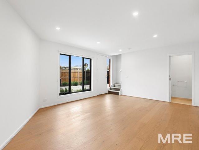 Oversized new townhouse