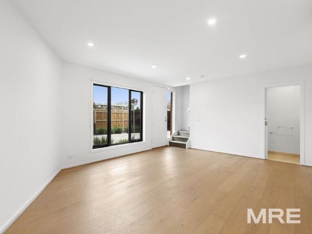 Oversized new townhouse