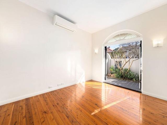 Oversized Newly Renovated Terrace in Prime Location with stunning courtyard