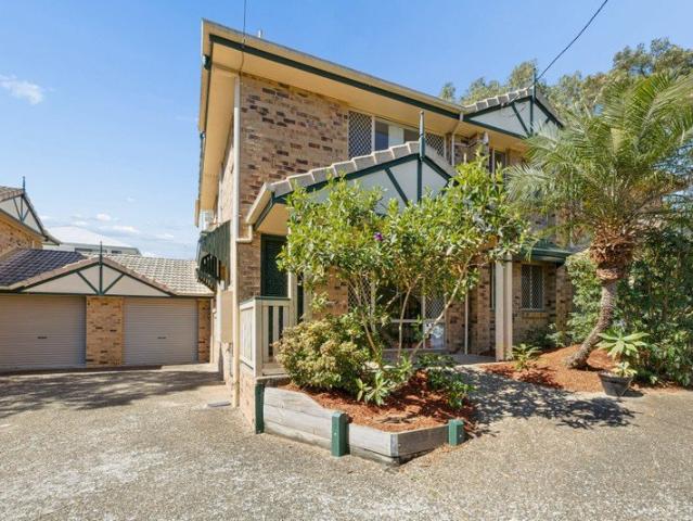 Oversized Solid Brick Townhouse in the Heart of HPW Minutes from CBD & Great Schools