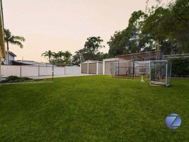OVERSIZED SINGLE STORY BACKING ONTO BUSHLAND 1,023m2 of land !