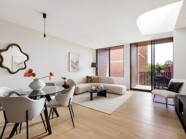 Oversized sunlit designer apartment