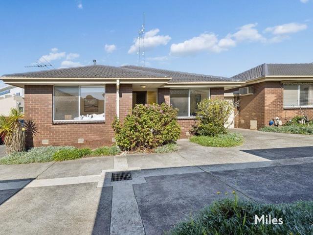 Oversized Proportions & Prized Oakhill Estate Potential