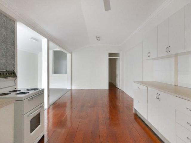 Oversized Renovated designer Apartment
