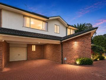 Oversized Townhouse|R4 ZONING|Unbeatable Location|Boutique Complex of 3