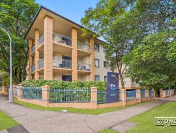 Oversized Top Floor Apartment in Tightly Held Brickfield Street