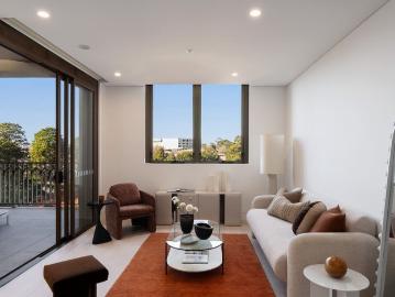 Oversized Top Floor Living with Private Leafy Outlooks
