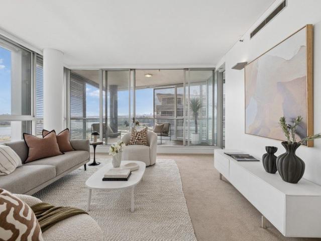 Oversized Three Bedroom Apartment in Millers Point