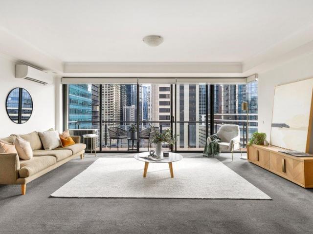 Oversized Three Bedroom Living On Spring Street