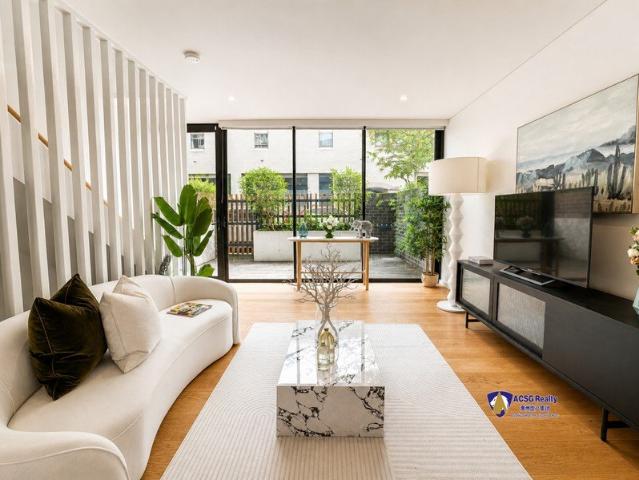 Oversized Three Bedrooms Townhouse in the Heart of Camperdown