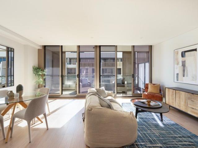 Oversized Two Bedroom APT | Dual Aspects | Study nook