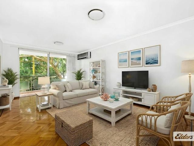 Oversized Two Bedroom Apartment in Bellevue Hill + Extra Office Room