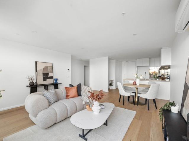 Oversized Two Bedroom Apartment in the heart of Bulleen
