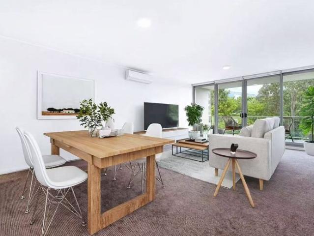 Oversized Two Bedroom With Water Glimpses
