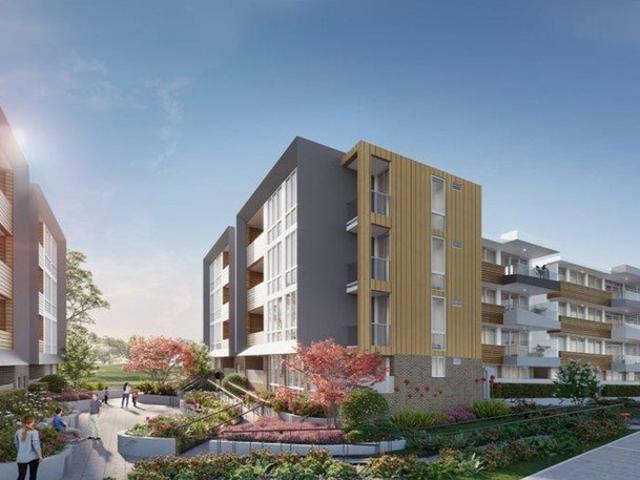 OVERSIZED VILLA STYLE THREE BEDROOM APARTMENTS. BUS AT DOORSTEP