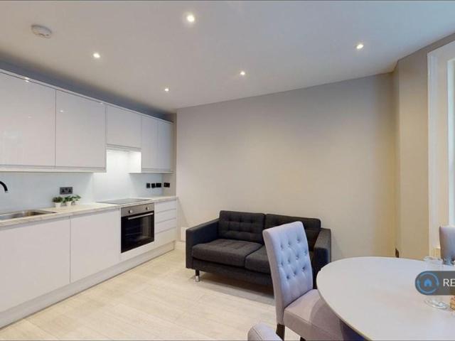 Overstone Road, London, W6 2 bed flat to rent £2,898 pcm £669 pw
