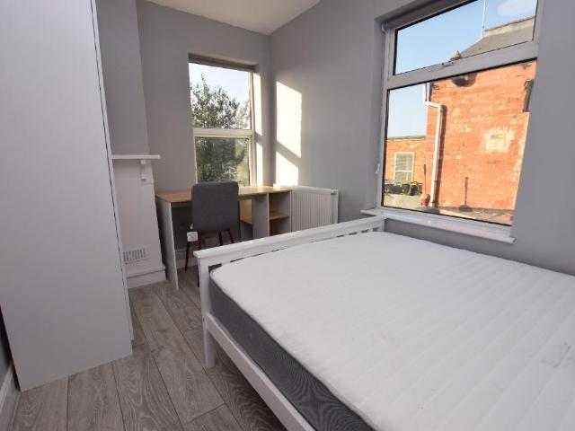 Overstone Road, Northampton NN1 1 bed in a house share to rent £400 pcm £92 pw