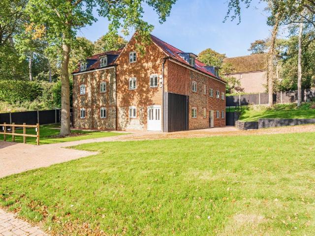 Overstrand Road, Cromer NR27, 2 bed flat to rent, £1,150 pcm | PrimeLocation