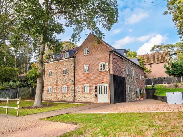 Overstrand Road, Cromer NR27, 2 bed flat to rent, £950 pcm | PrimeLocation